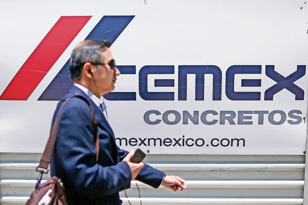 Cemex logra utilidad neta por 806 mdd en 2017
