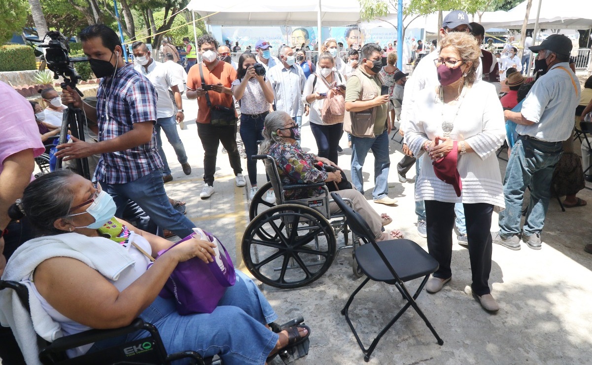 Denuncian a alcaldesa de Acapulco por presuntamente utilizar vacunación contra Covid con fines electorales