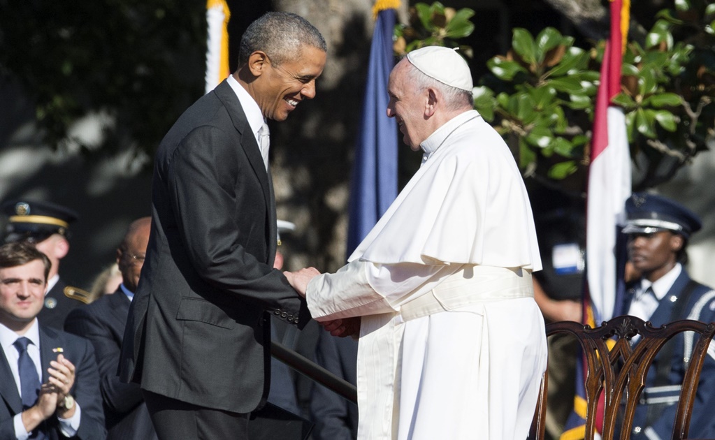 Obama regaló al Papa escultura de una paloma