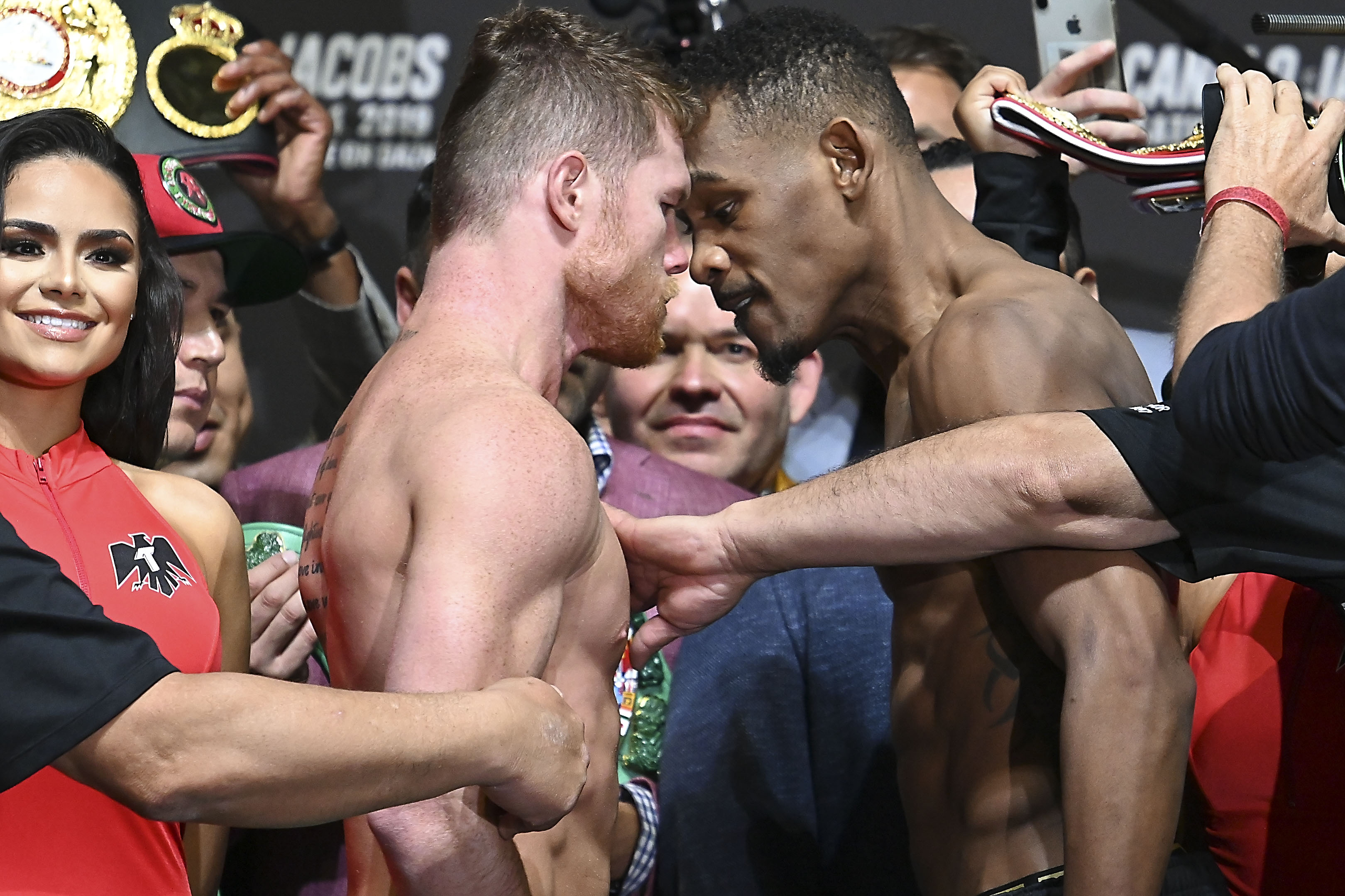 Que chin... a su madre: Canelo a Jacobs en la ceremonia de pesaje