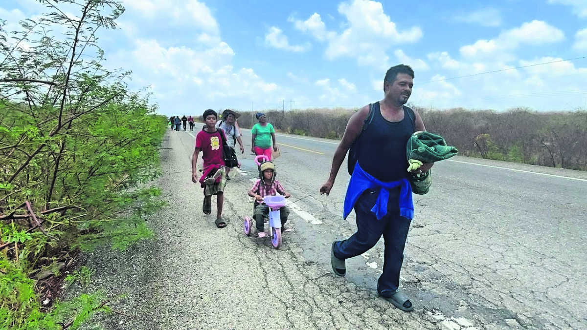 Hambre, calor y sed doblegan a más de 100 migrantes