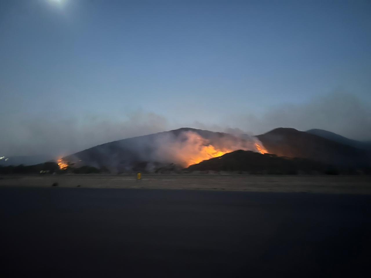 Continúa activo incendio en Parque de los Ciervos en Atizapán