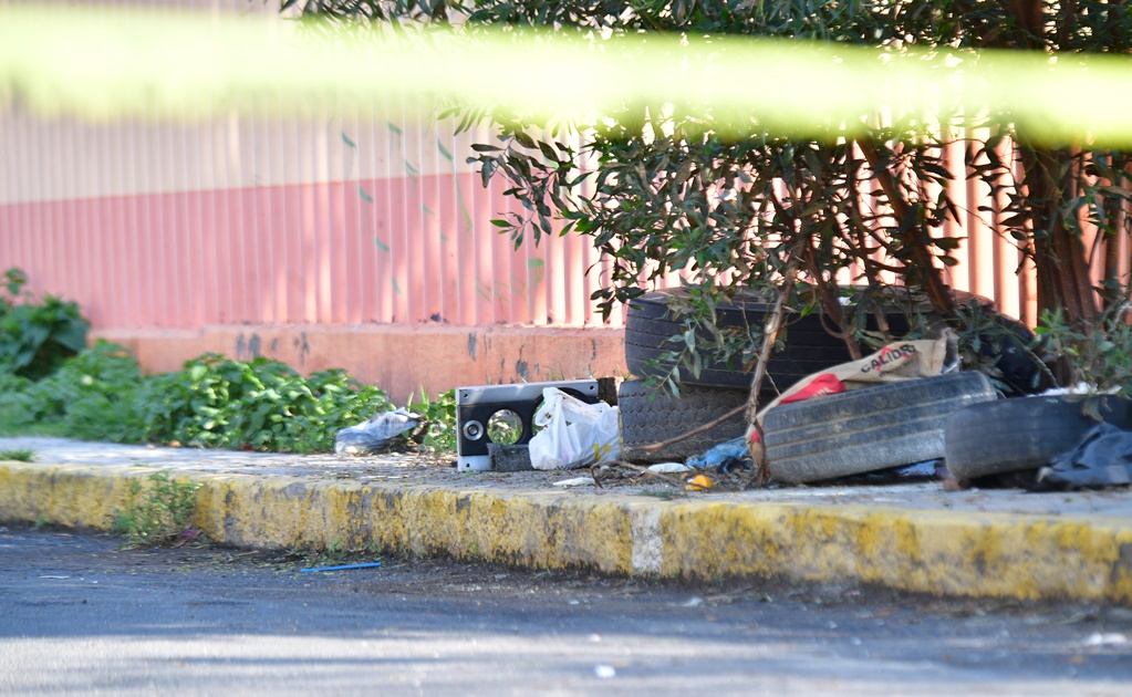 Abandonan feto entre basura en calles de Iztapalapa