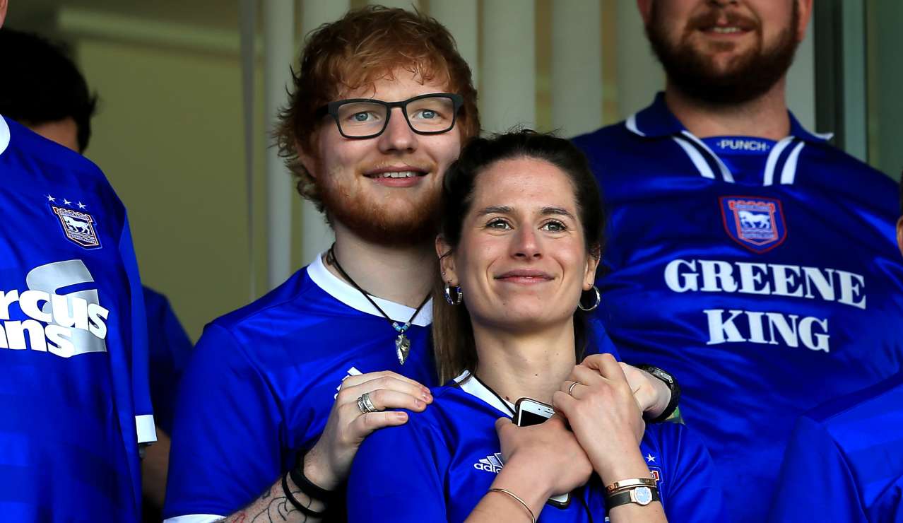 Ed Sheeran anuncia el nacimiento de su bebé con tierna foto