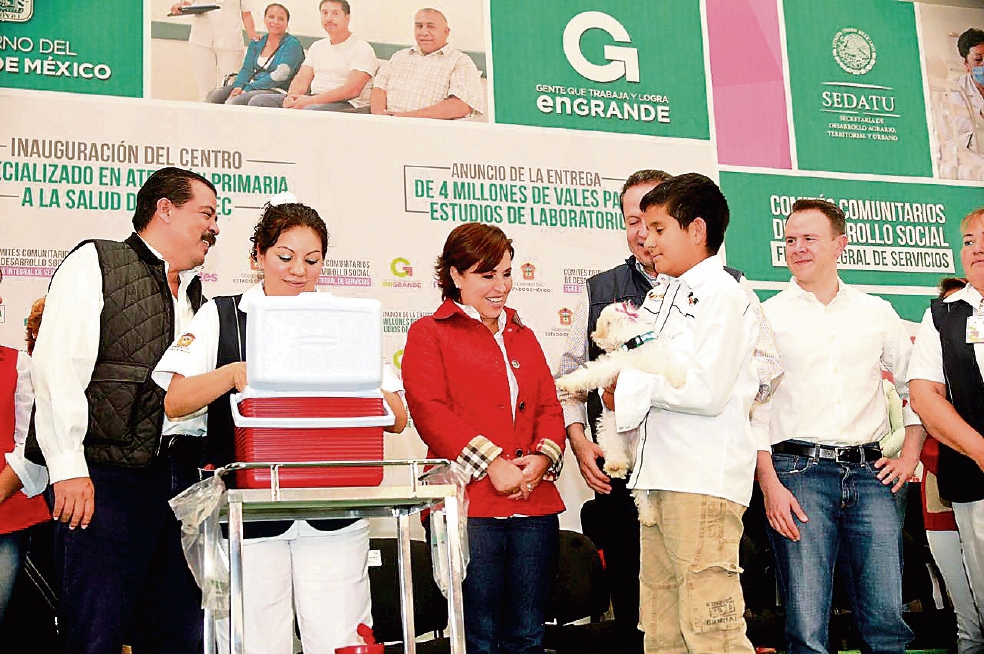 Sedatu entrega escrituras en Feria de Servicios en Tultepec 