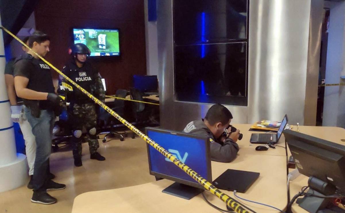 Suman 3 televisoras víctimas de ataques con sobres explosivos en Ecuador