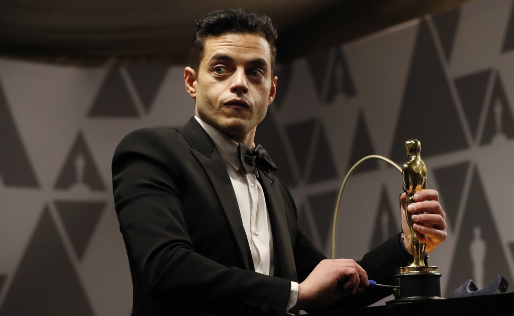 El resbalón de Rami Malek tras ganar el Oscar