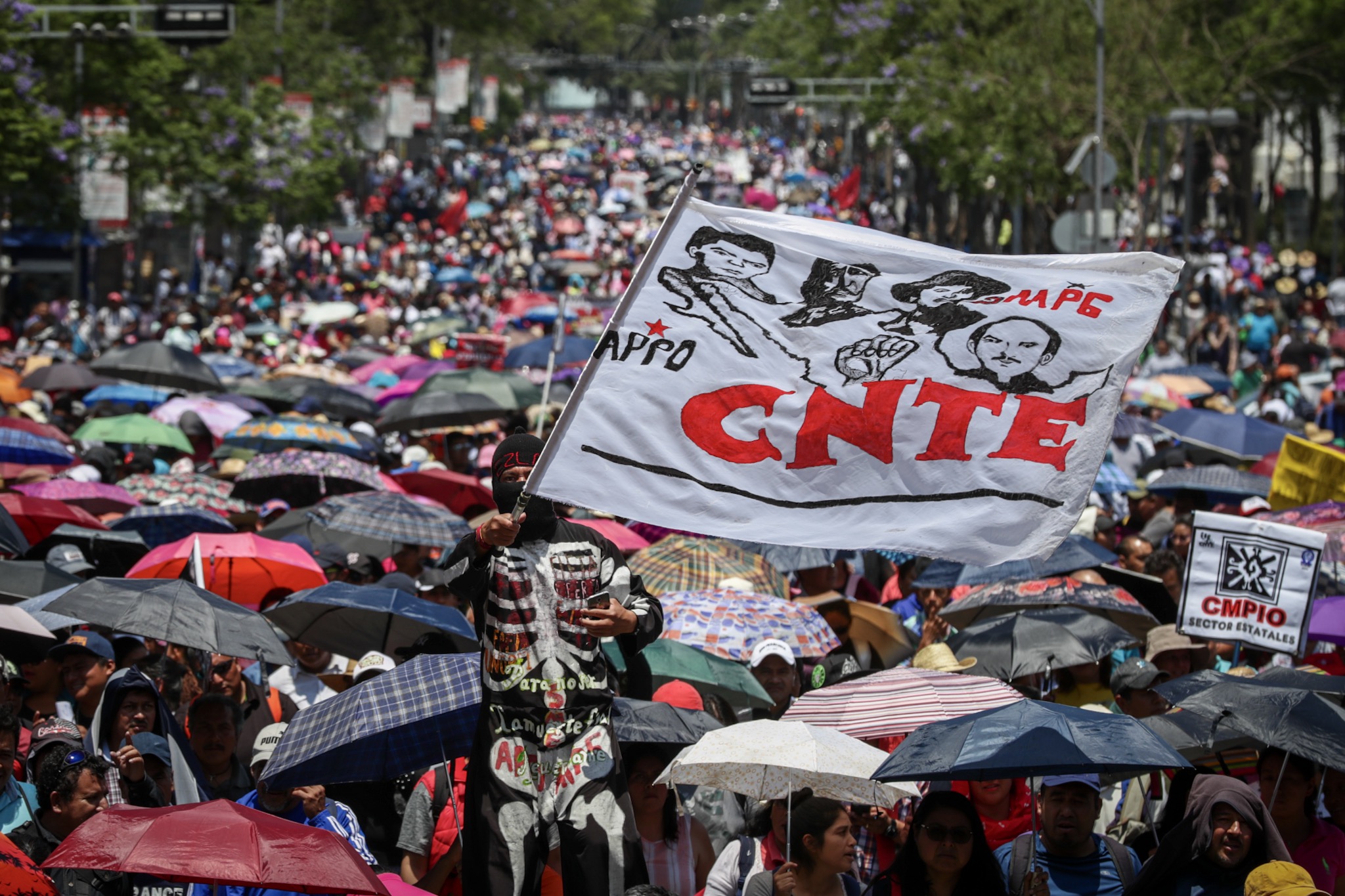 CNTE demanda "respeto y reconocimiento" a escuelas normales y normalistas 