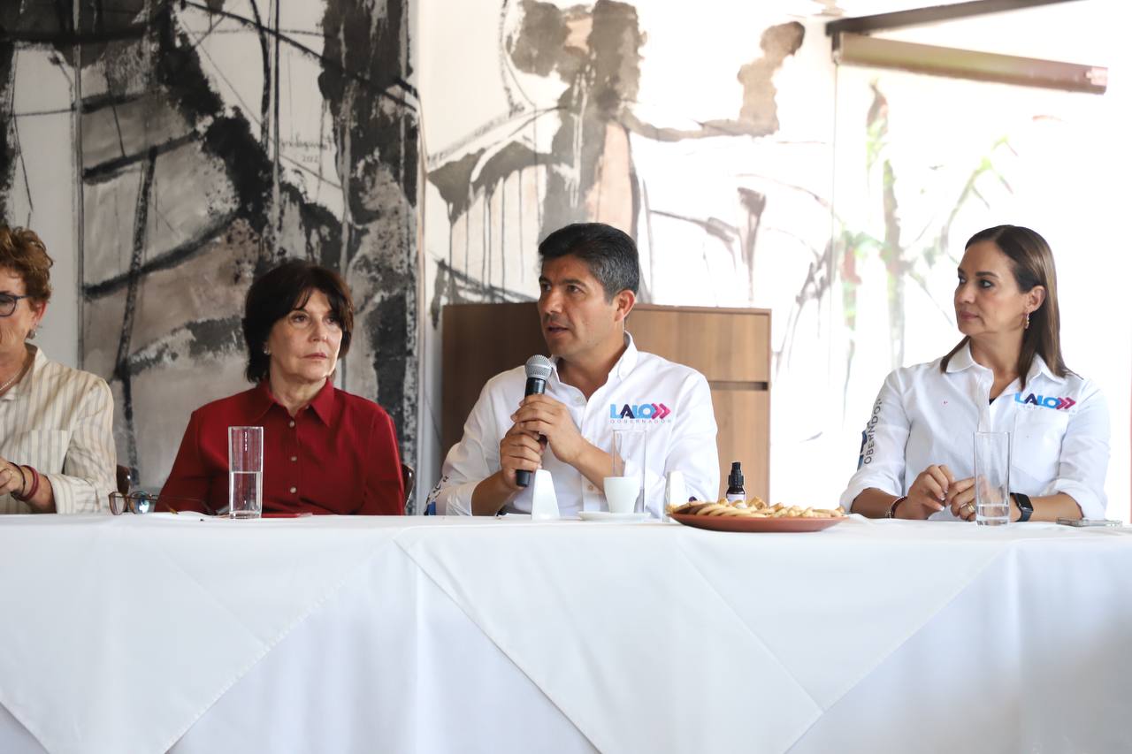 Lalo Rivera firma compromiso por el Atoyac
