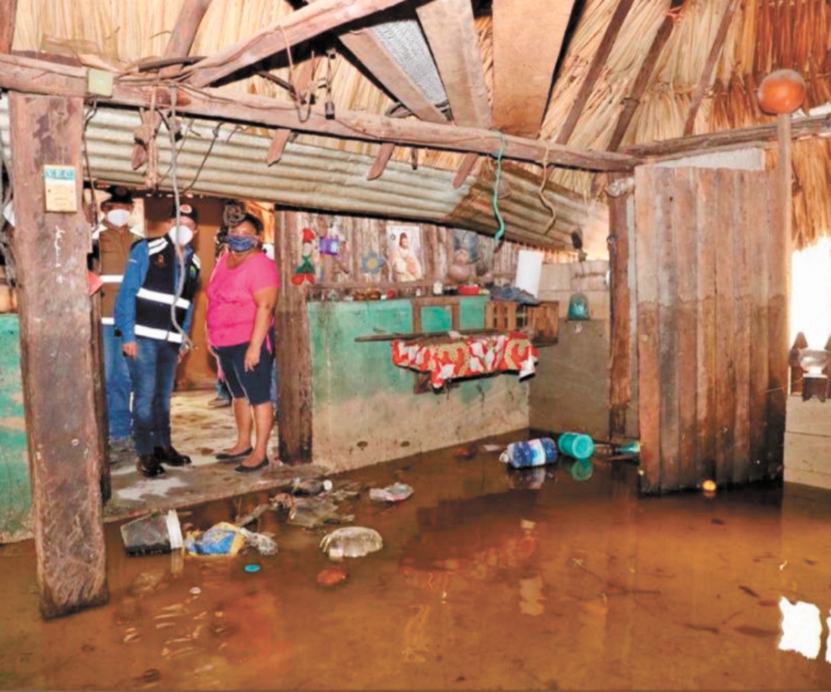 Gobierno de Quintana Roo da apoyo a afectados por lluvia