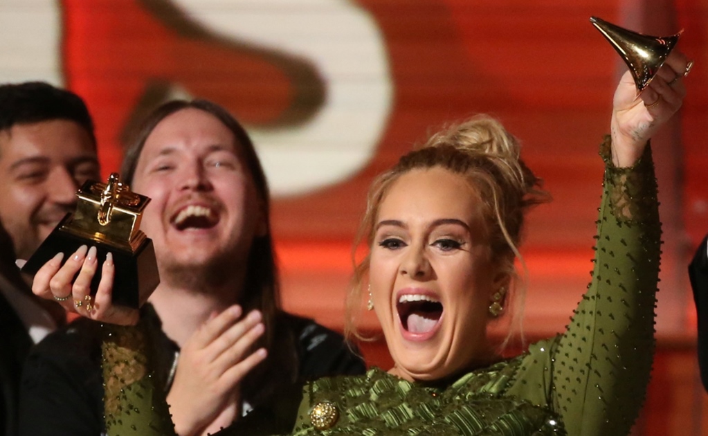 Adele rompió uno de sus Grammy