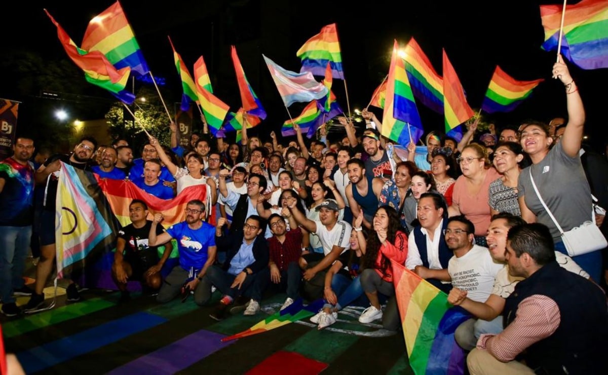"En Benito Juárez cabemos todas y todos": Taboada pinta con los colores del arcoíris cruces peatonales 