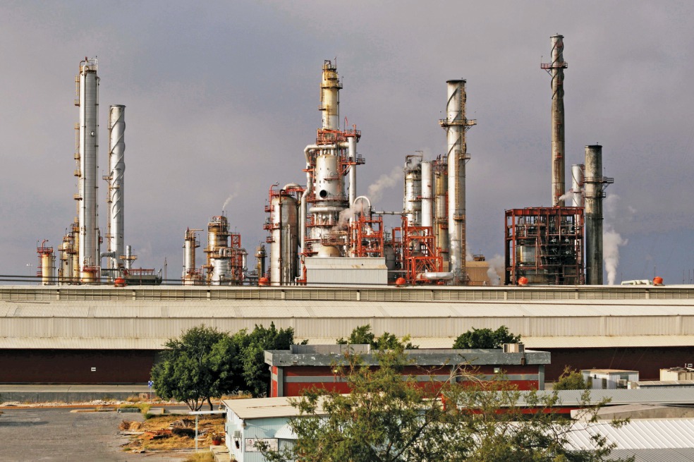 Pemex dará mantenimiento a refinería de Cadereyta; rehabilitará plantas y tanques