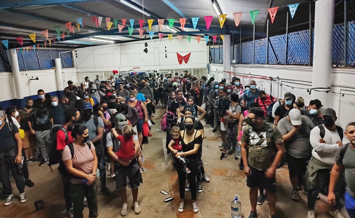 Detienen a 130 migrantes cubanos encerrados en una bodega en Tapachula, Chiapas