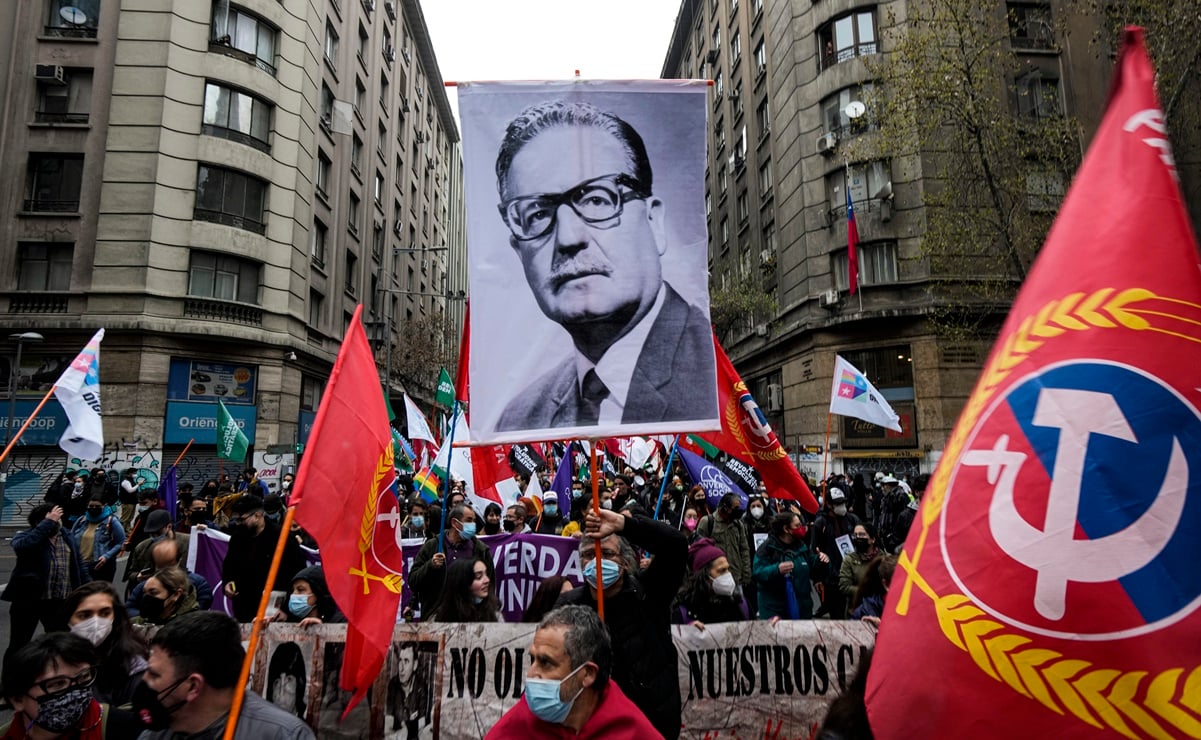 Entre destrozos e incendios, marchan en Chile a 48 años del golpe de Pinochet