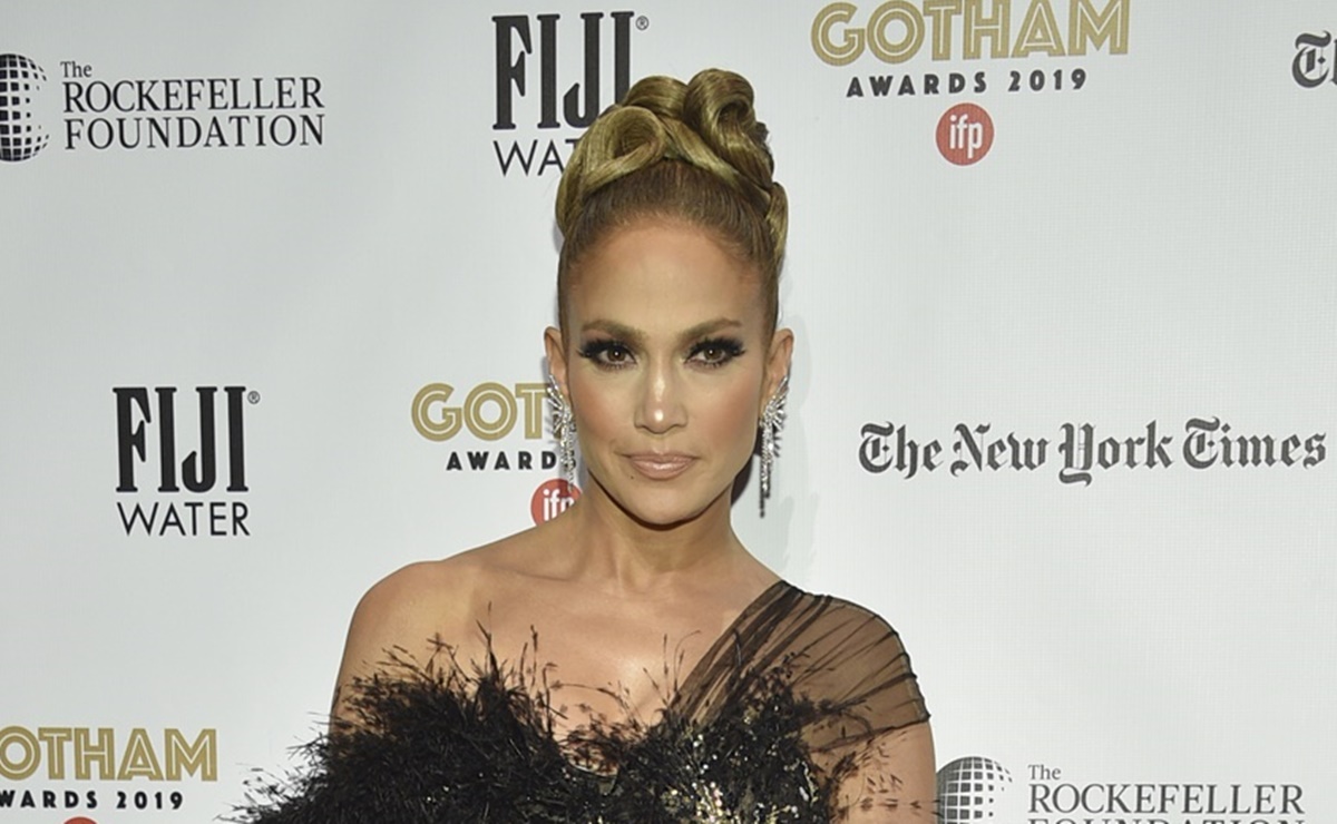 Jennifer Lopez arrasa con vestido ajustado en Nueva York