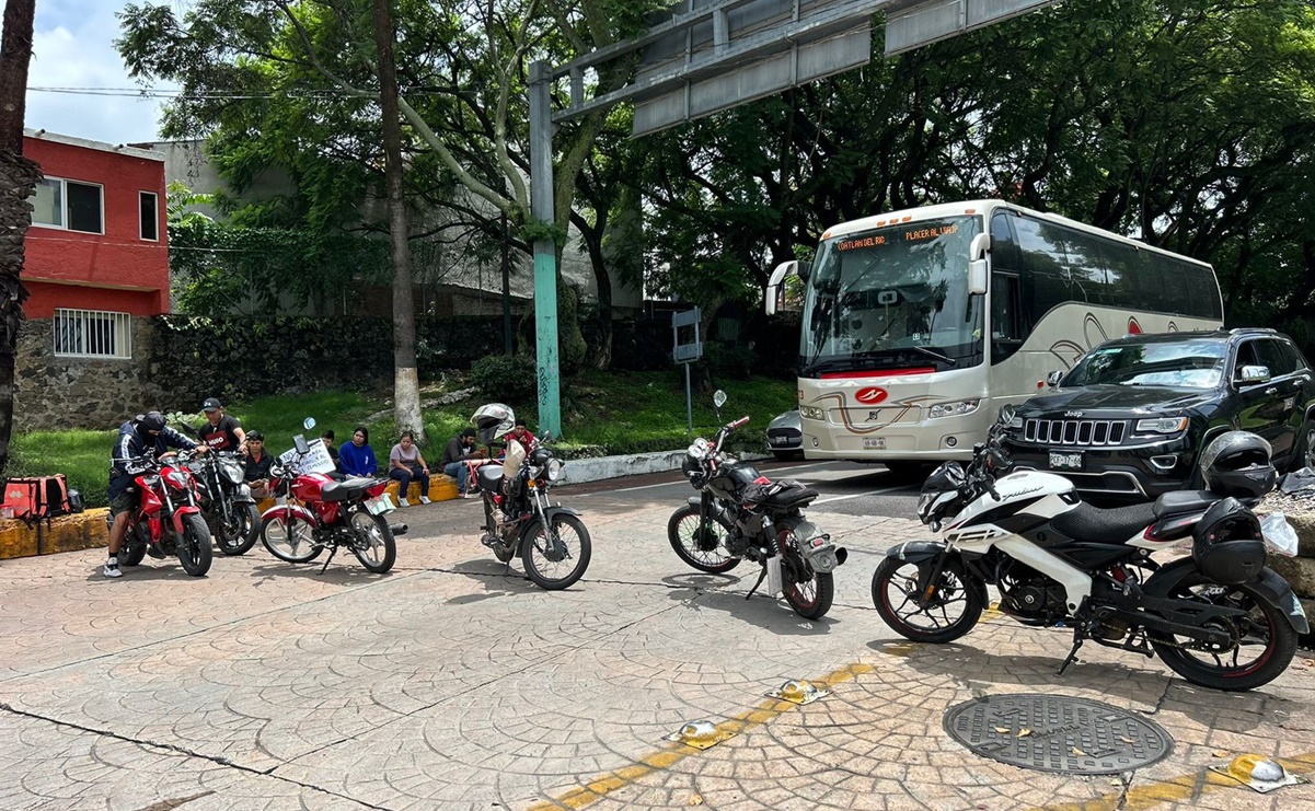 Motociclistas bloquean accesos a Cuernavaca en protesta por operativo contra motos irregulares