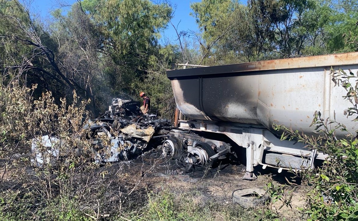 Choque entre tractocamión y auto provoca incendio y deja un muerto en Nuevo León