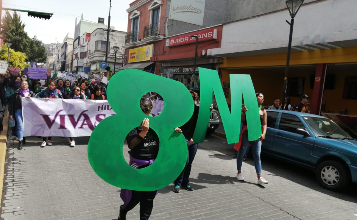 Arrestan en Zacatecas a 2 mujeres por consignas feministas contra policías