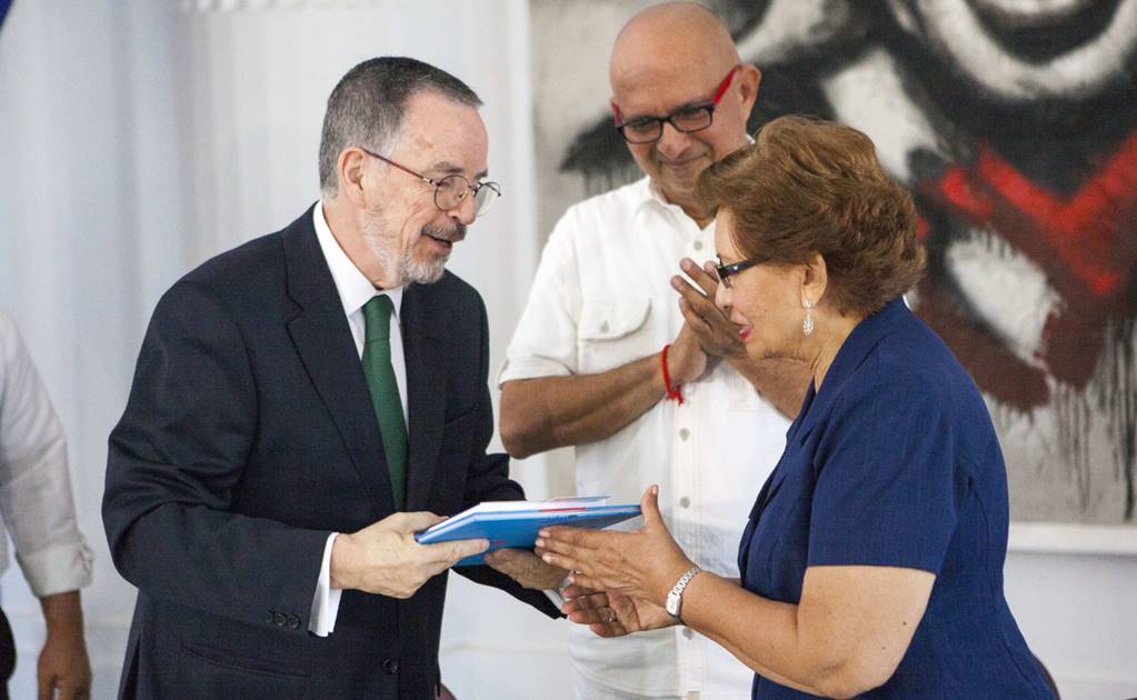 Chile entrega a Nicaragua manuscritos de Rubén Darío