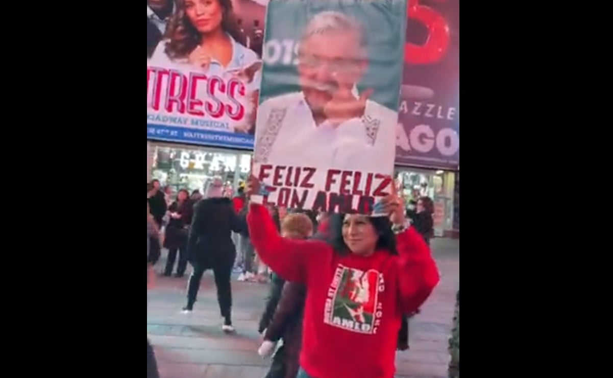 Mexicanos arman su AMLOFest en el Times Square con “La Chona” y “Payaso del Rodeo”