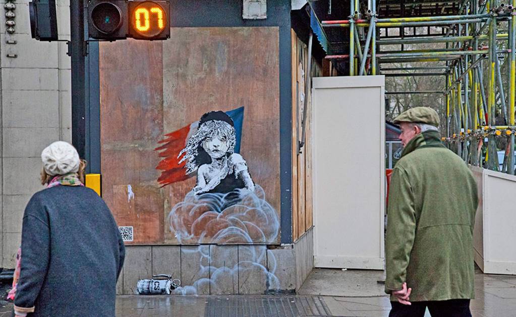 Banksy critica uso de gas lacrimógeno en refugiados