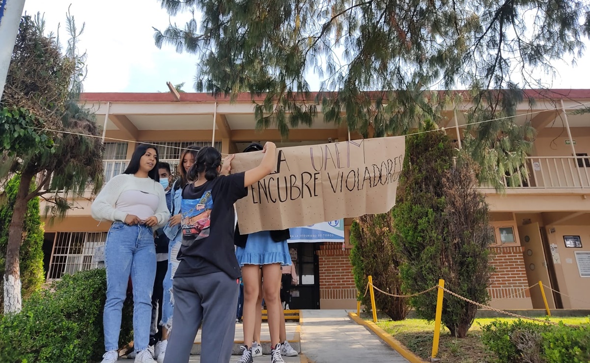 Denuncian violencia de género en la UAEM; cuelgan “tendederos” con nombres de sus acosadores 