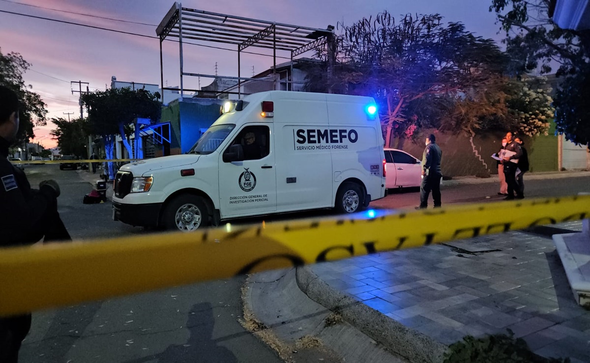Investigan muerte de fotógrafo en Culiacán; fue hallado en su vehículo con huellas de golpes