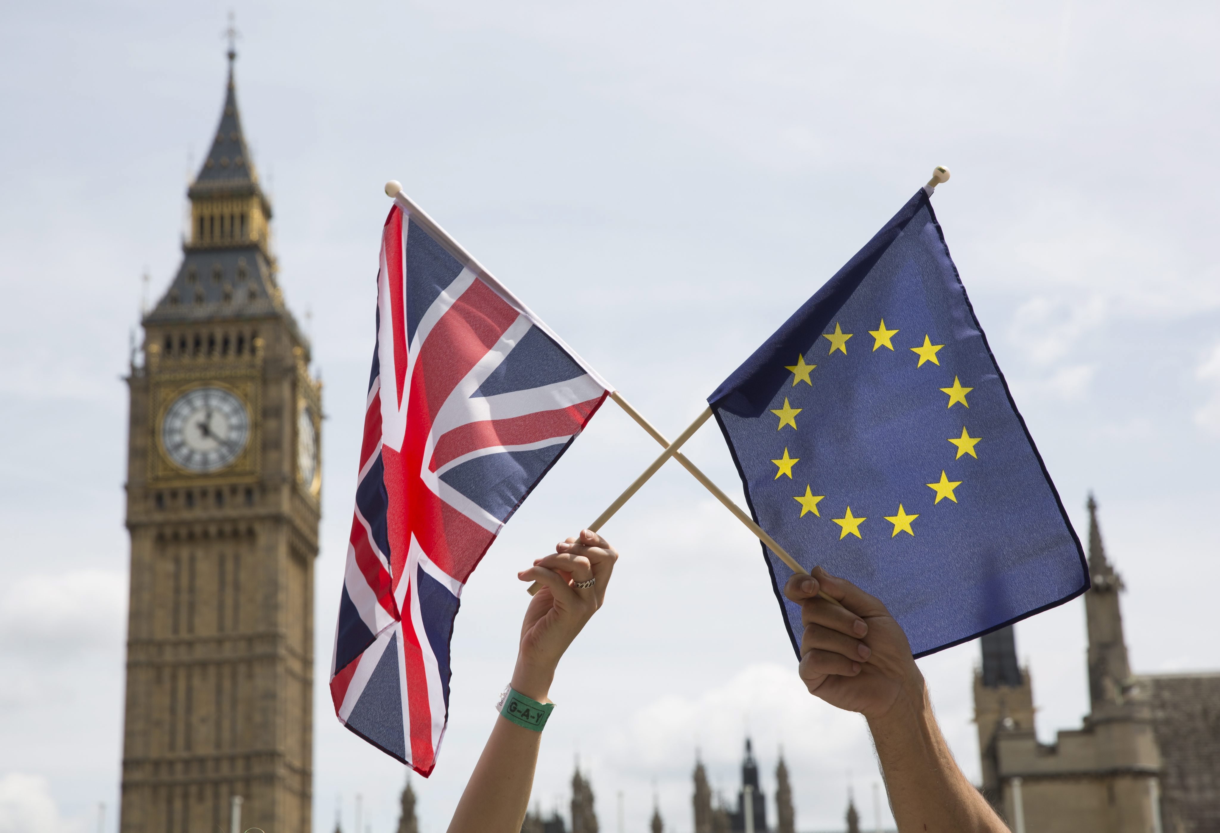 'Brexit', con ligera ventaja en víspera del referéndum: sondeos