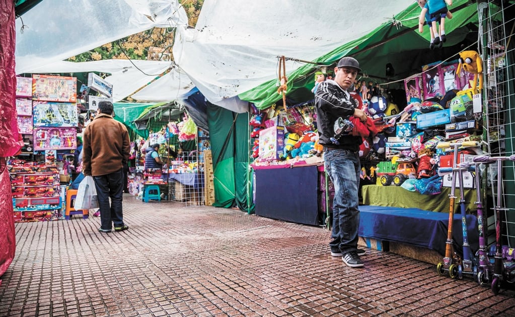 Informal vendors make more than educated professionals in Mexico