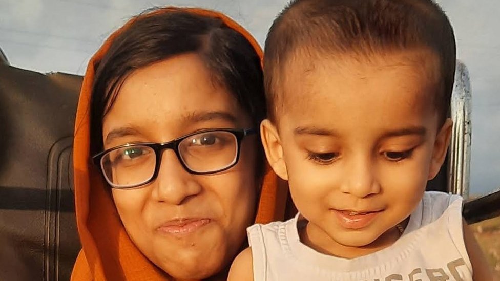 Muere la adolescente "estrella de India" que con un video viral salvó la vida de su hermano