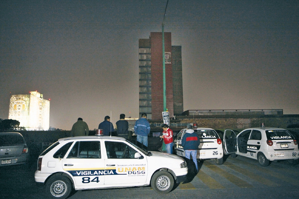 UNAM suspende a vigilantes por video de estudiante Axel