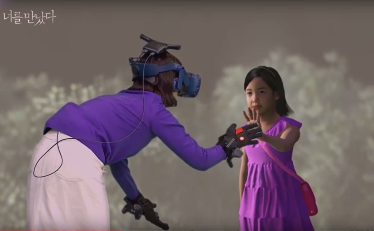 Con VR vuelve a abrazar a su hija fallecida