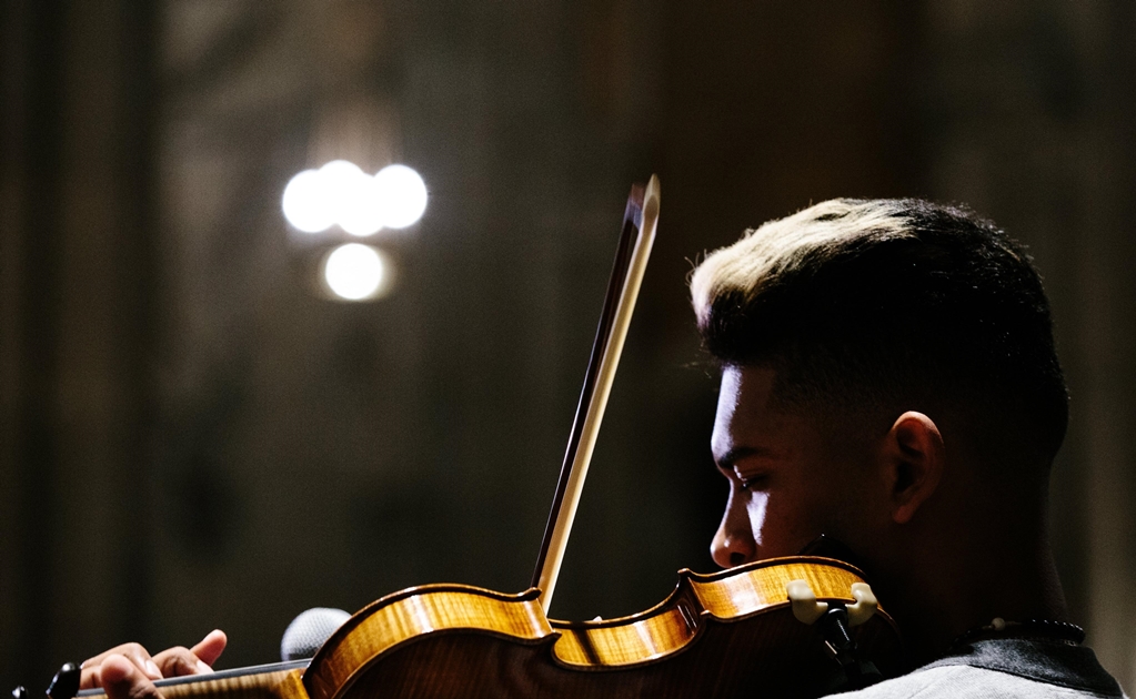 Violinista venezolano pide paz desde Nueva York