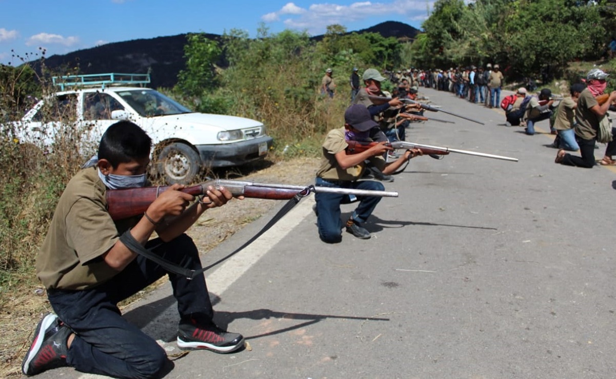 Capacitan a niños con armas “para defender a su pueblo” en Guerrero