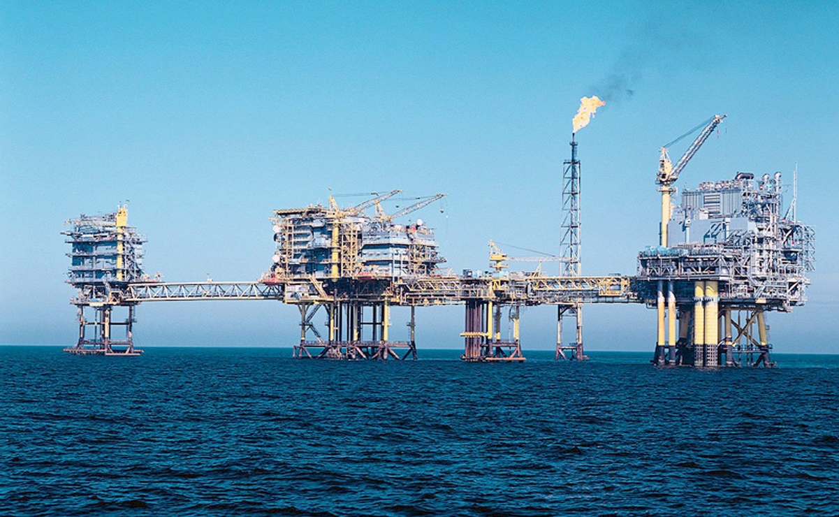 Petróleo de EU cierra con caída del 4.3% por bloqueo en canal de Suez 