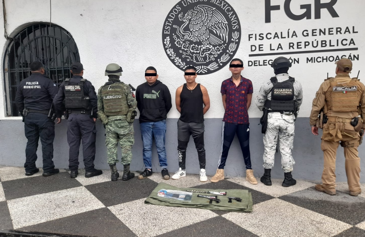 Capturan a asesinos de 2 policías en Zitácuaro; cártel amaga con marcha de combis y taxis en Morelia