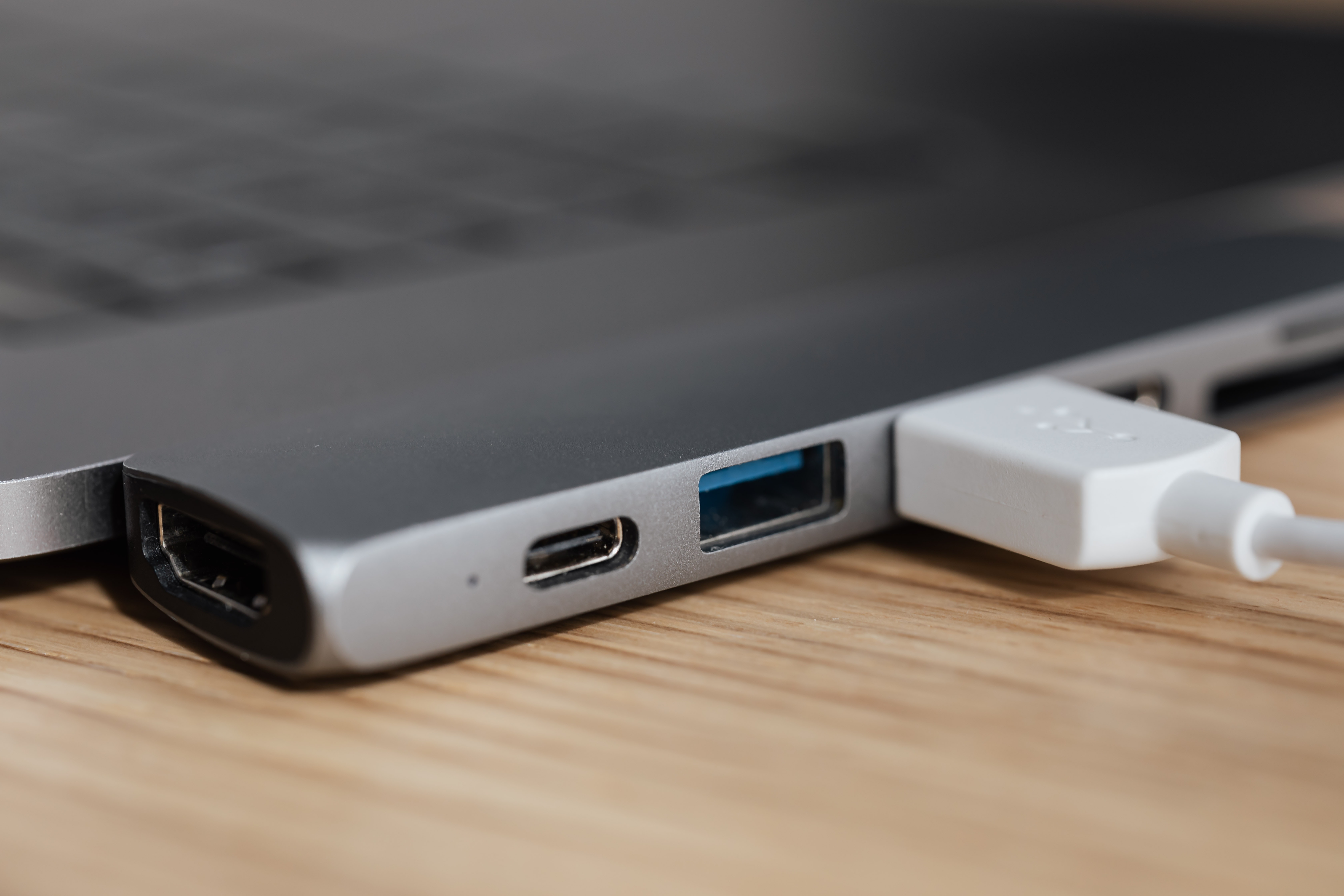 ¿Cómo deshabilitar los puertos USB de una laptop para aumentar tu seguridad? 