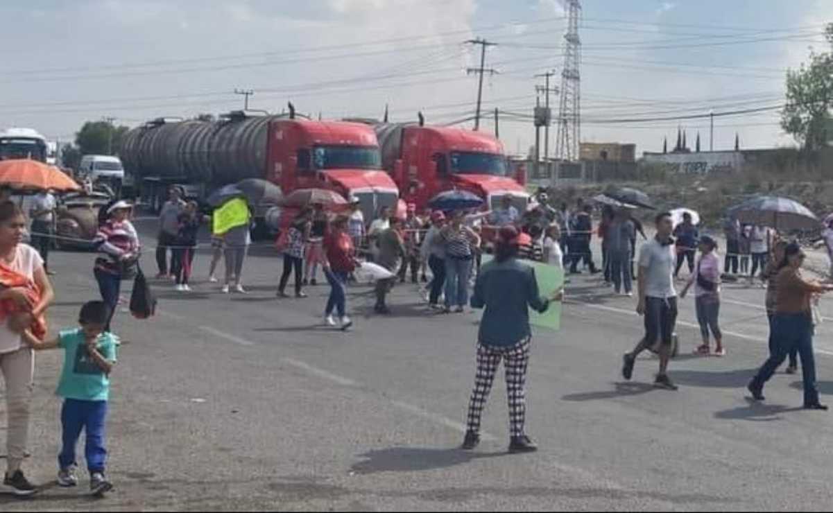 Bloquean carretera Lloronas Tula en Huehuetoca; denuncian desabasto de agua