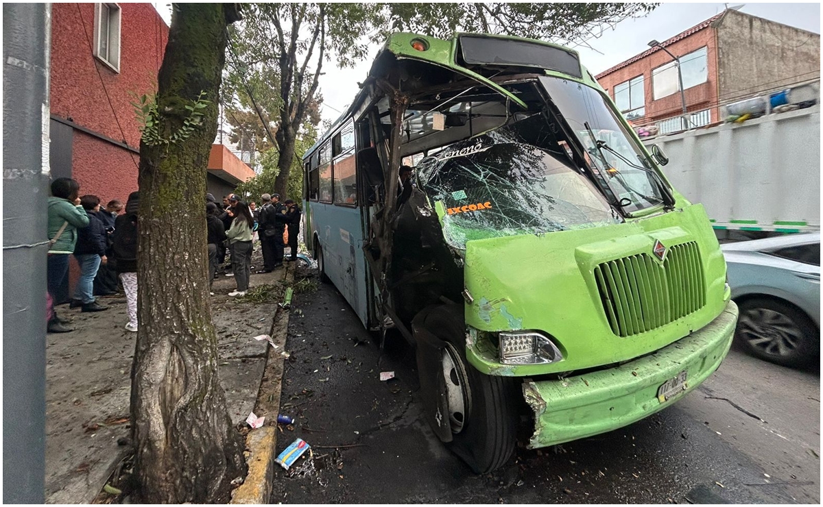 Camión de transporte público choca contra un árbol en Álvaro Obregón; hay 12 lesionados y el chofer detenido