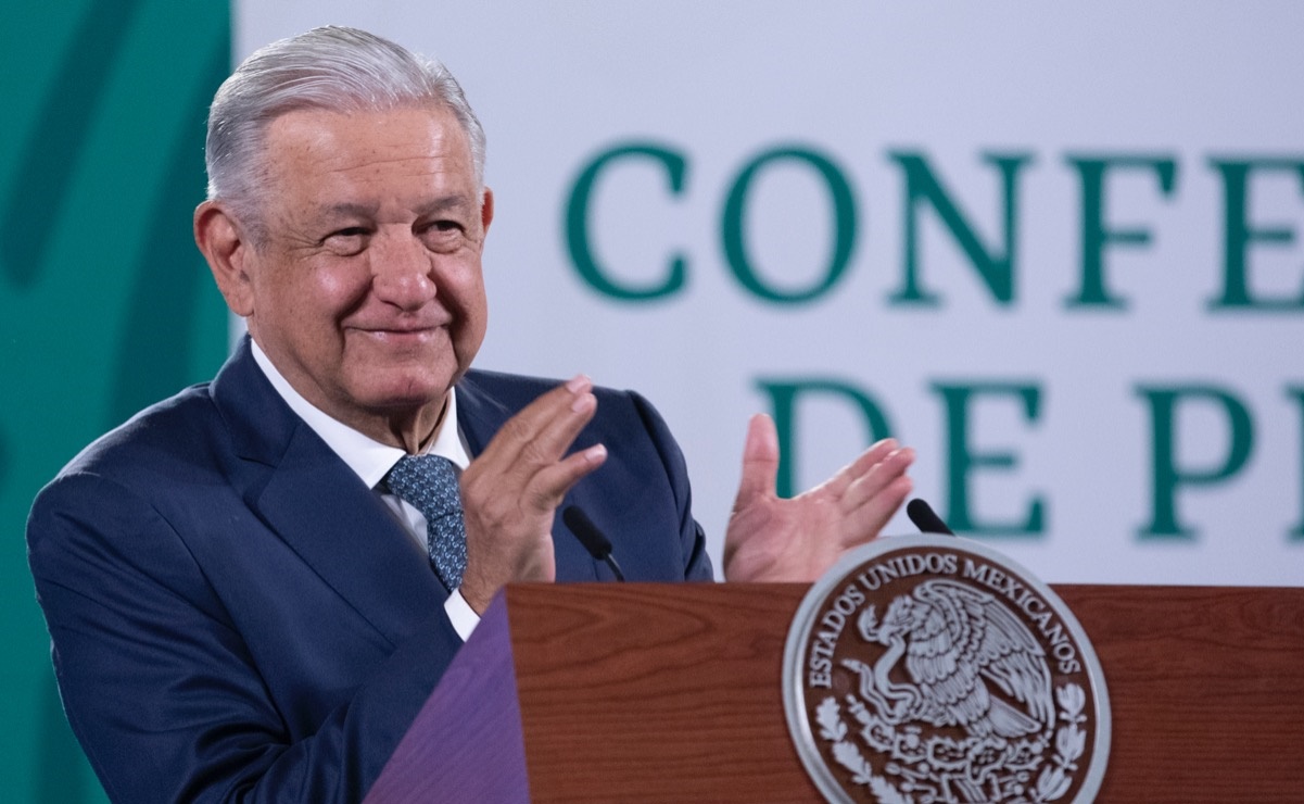 AMLO rechaza que iniciativa de reforma eléctrica cancele permisos para paneles solares