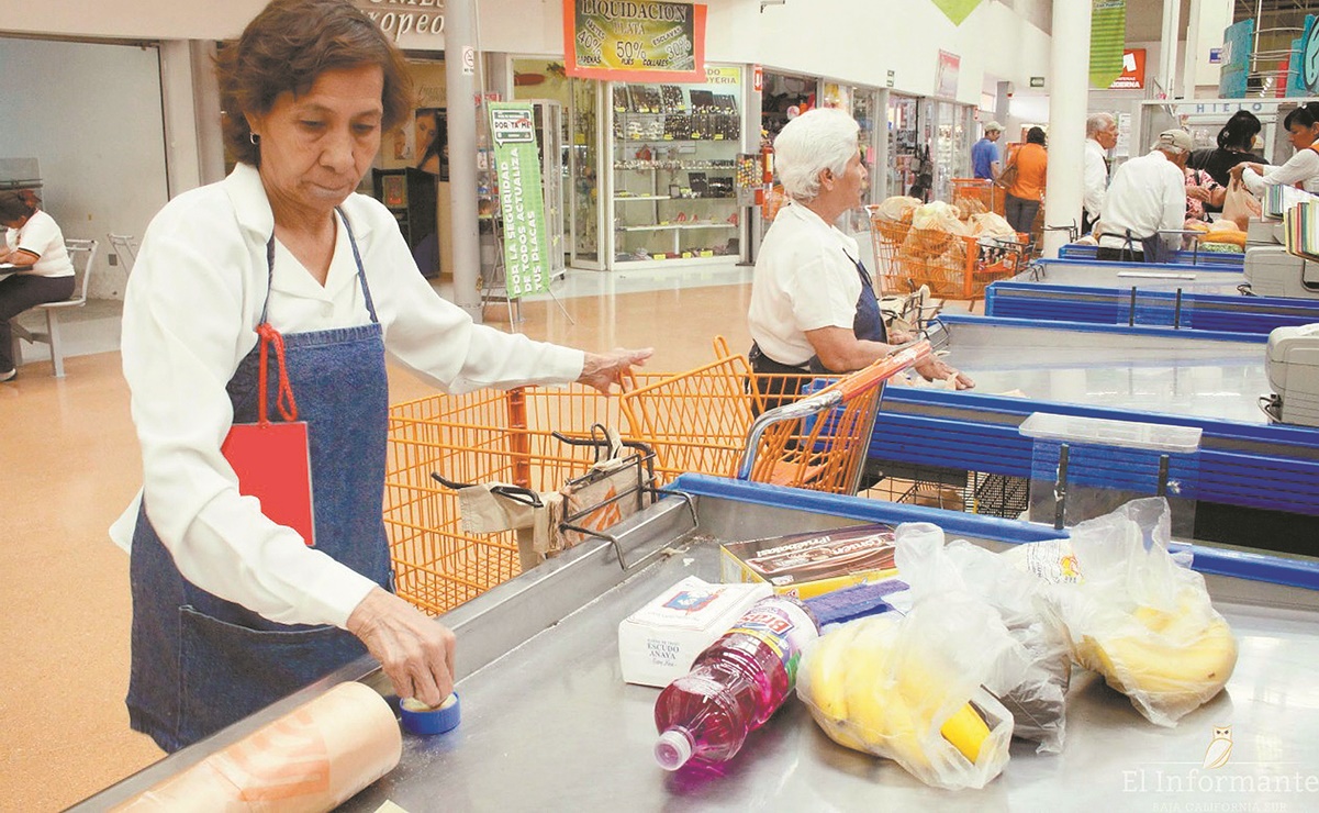 Trabajo de empacadores peligra para adultos mayores en CDMX 