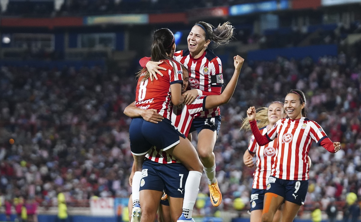 Chivas remonta y toma ventaja en la final ante Pachuca