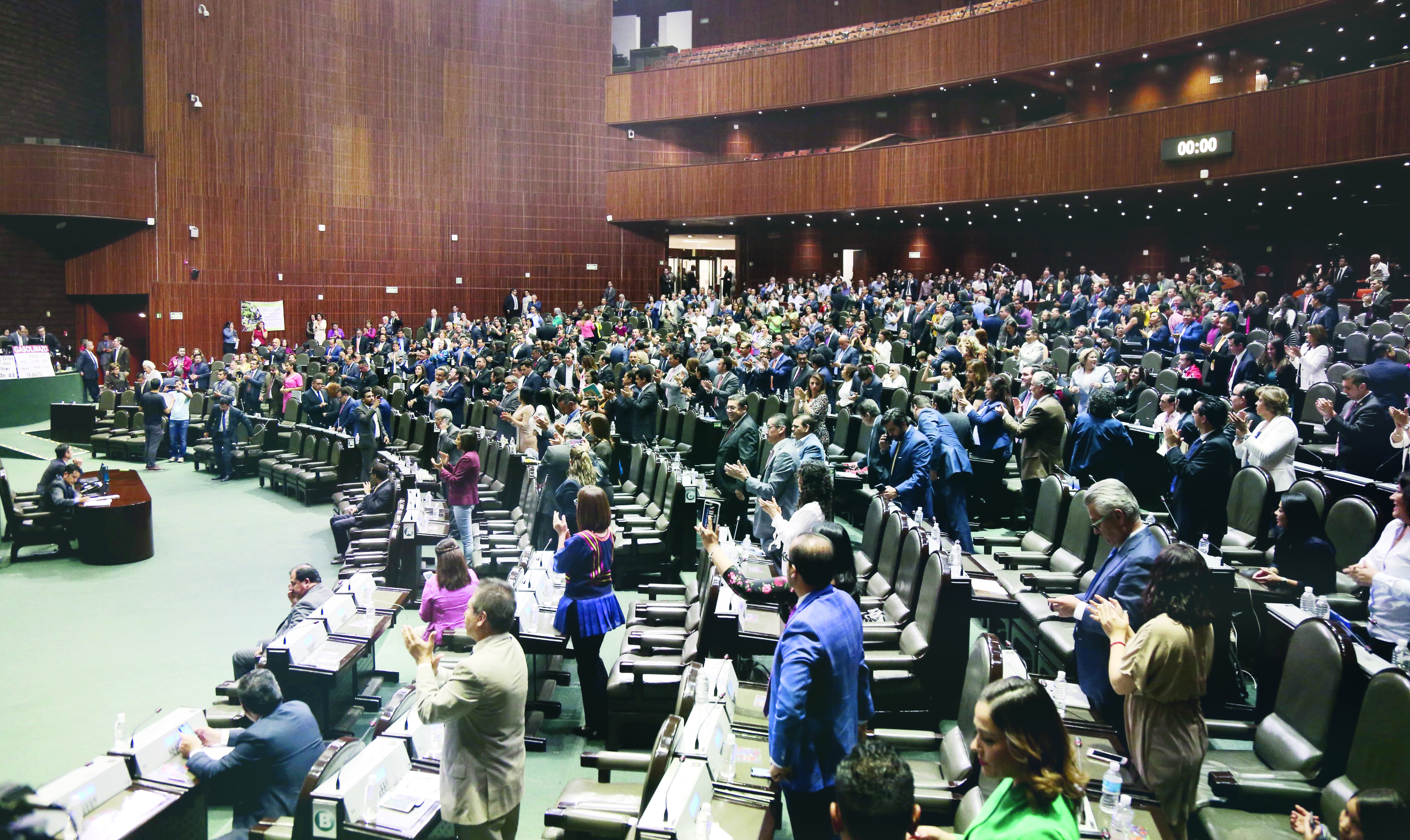 Diputados de Morena exhortan a la SEP a detener la evaluación docente