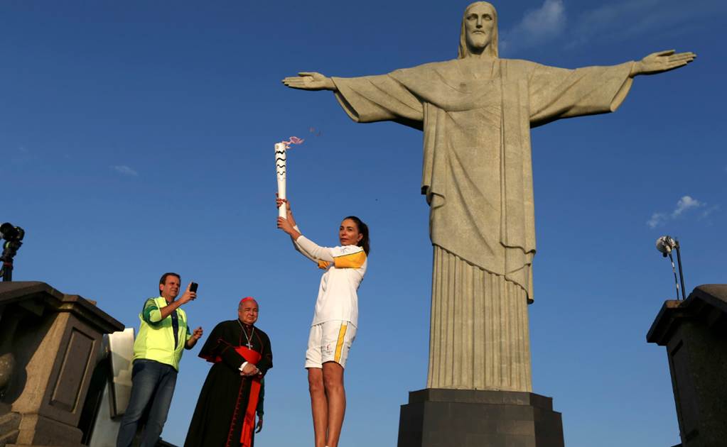 Antorcha olímpica comienza trayecto hacia el Maracaná