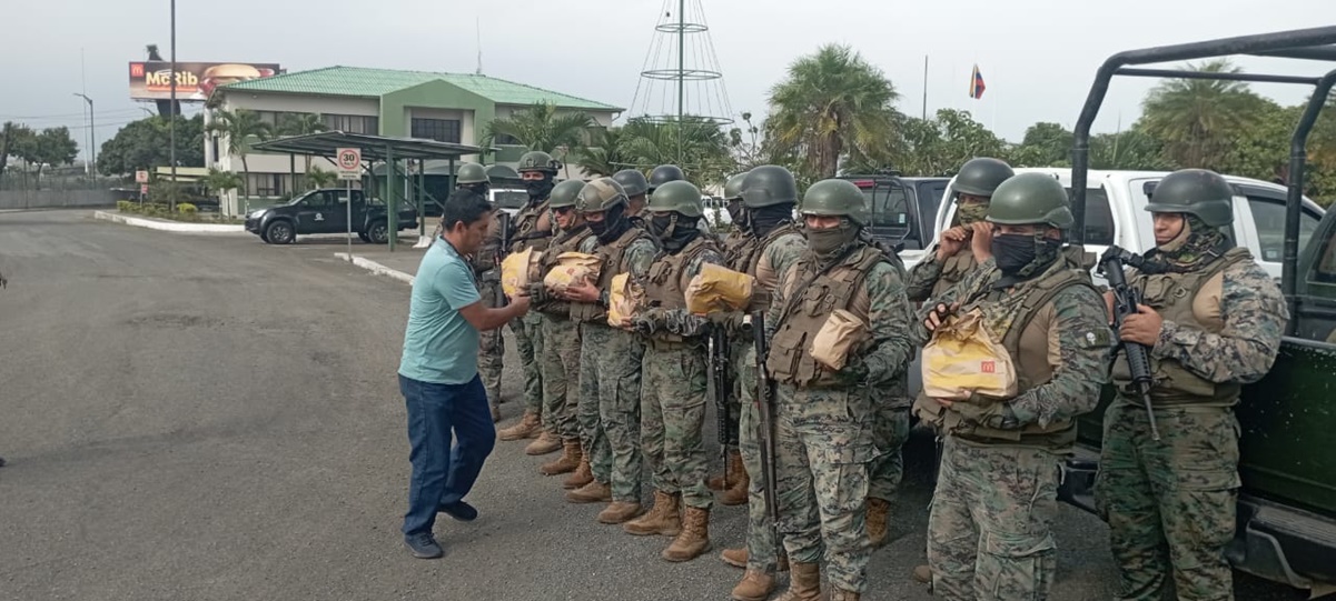 VIDEO. McDonald's dona alimentos para las Fuerzas Armadas en Ecuador