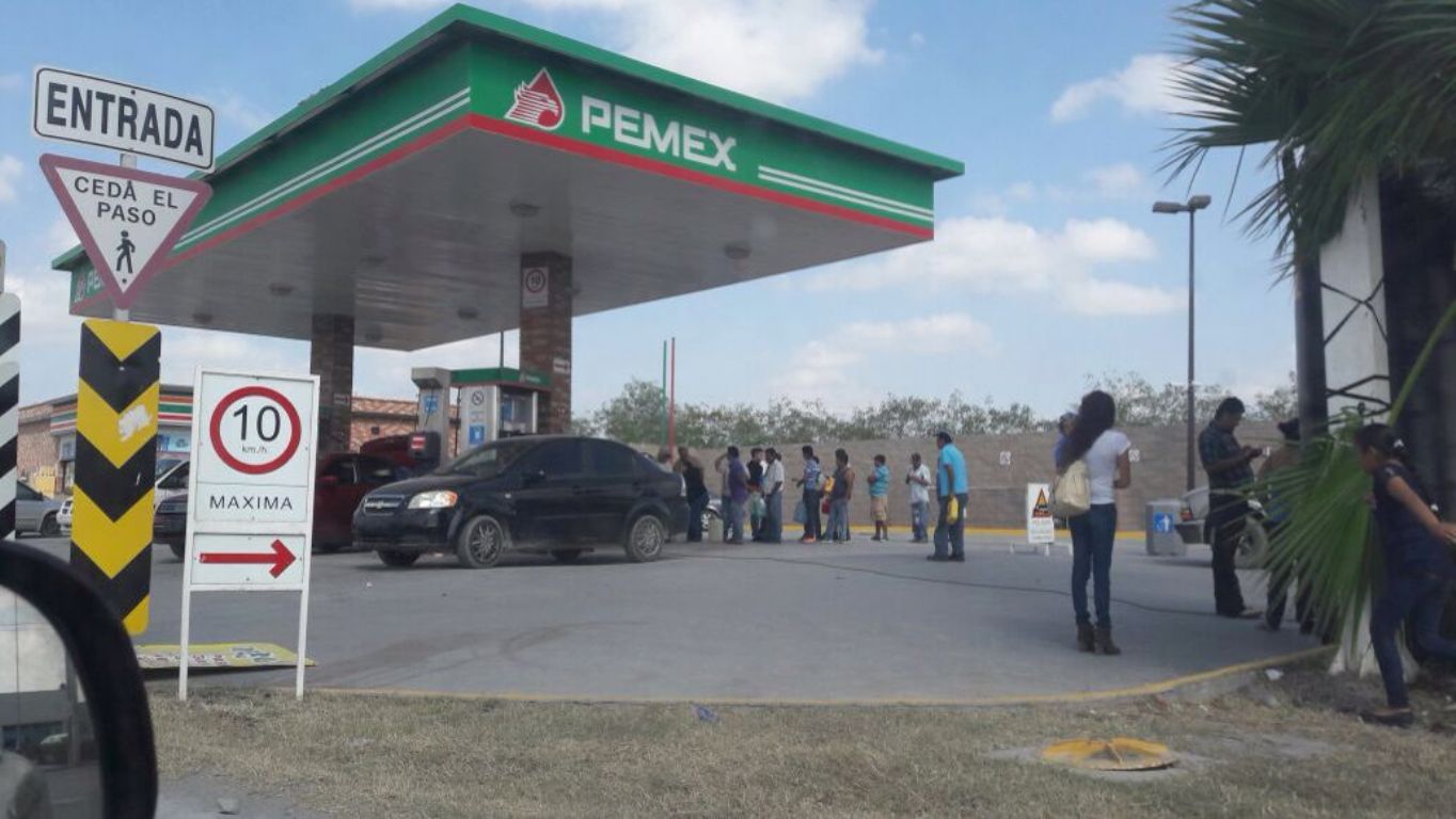Cierran por 12 horas gasolineras de Matamoros