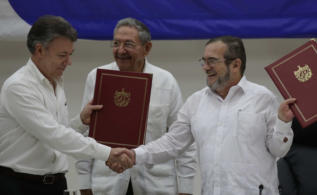 Gobierno y FARC firman acuerdos de paz para Colombia