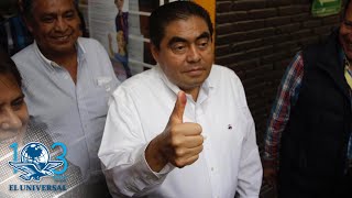 Miguel Barbosa emite su voto en en su natal Tehuacán, Puebla