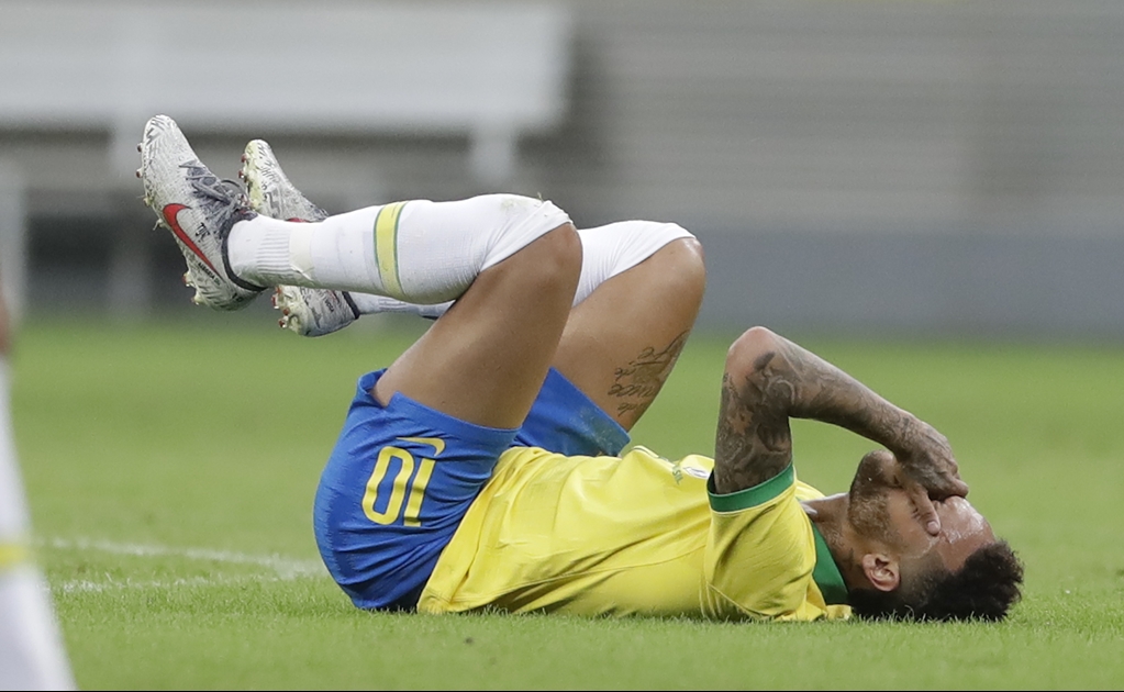 Neymar sale lesionado en amistoso ante Qatar